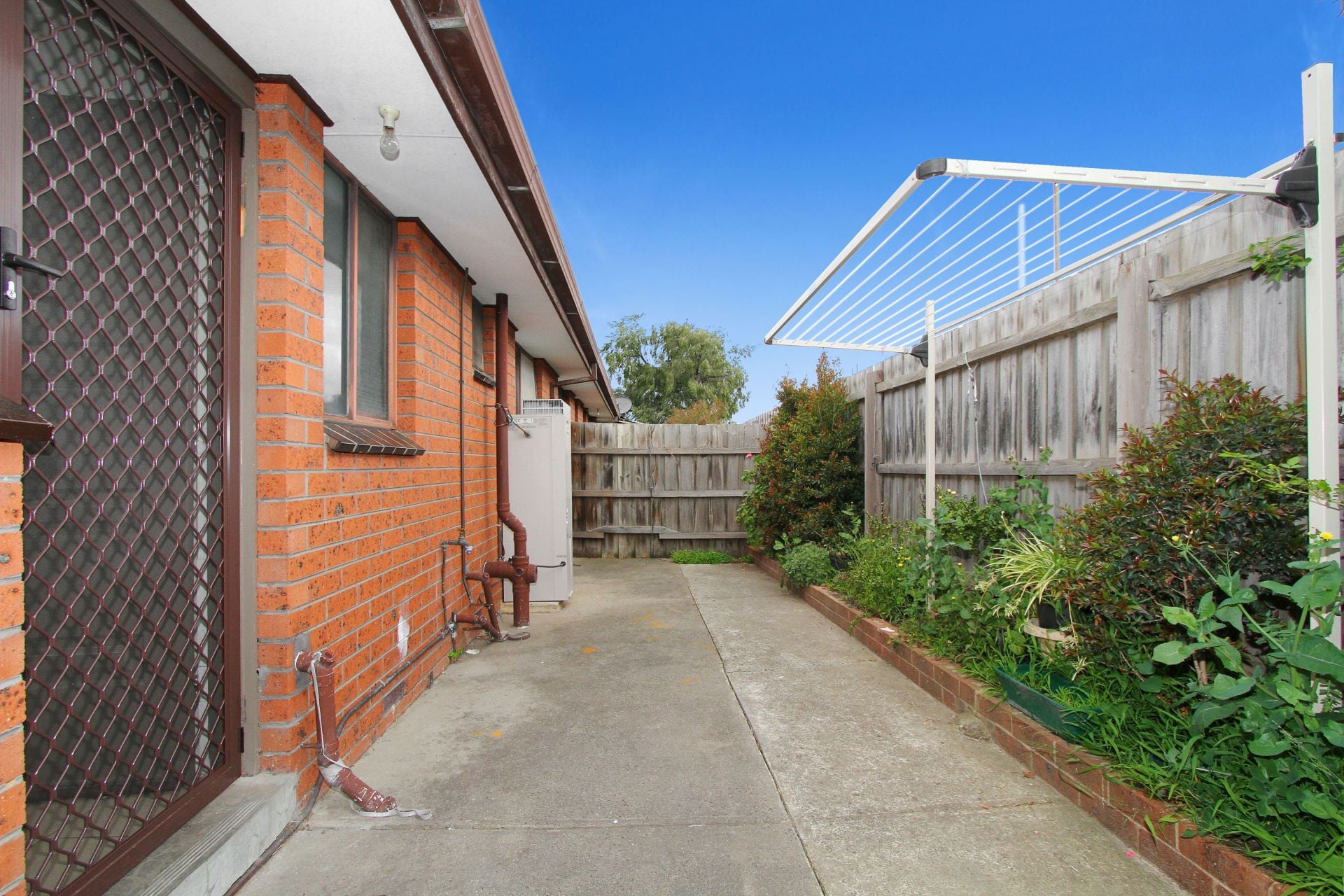 PERFECTLY LOCATED & PERFECTLY PRICED! *SHORT TERM LEASE ONLY*