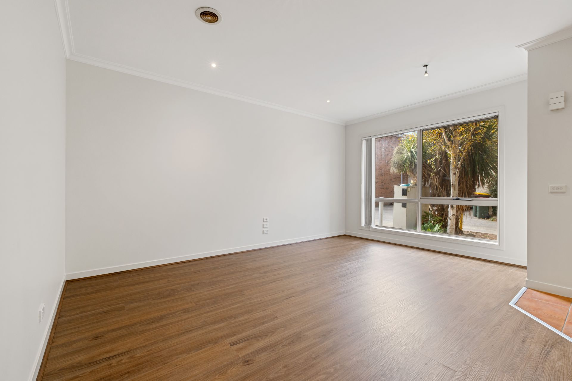 STYLISH 3 BEDROOM TOWNHOUSE