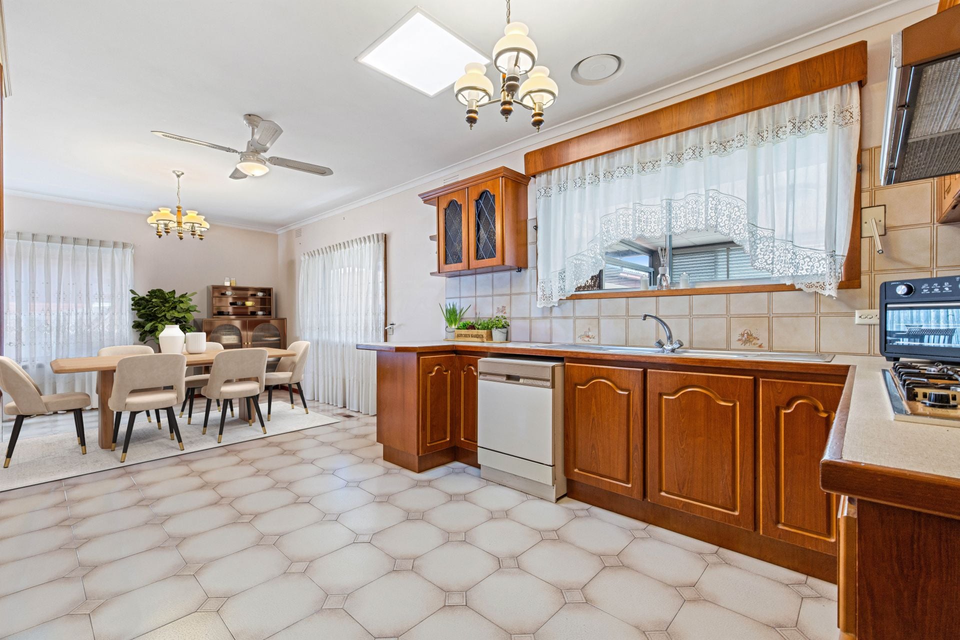 Comfortable Family Living With Outdoor Appeal In A Prime Lalor Pocket