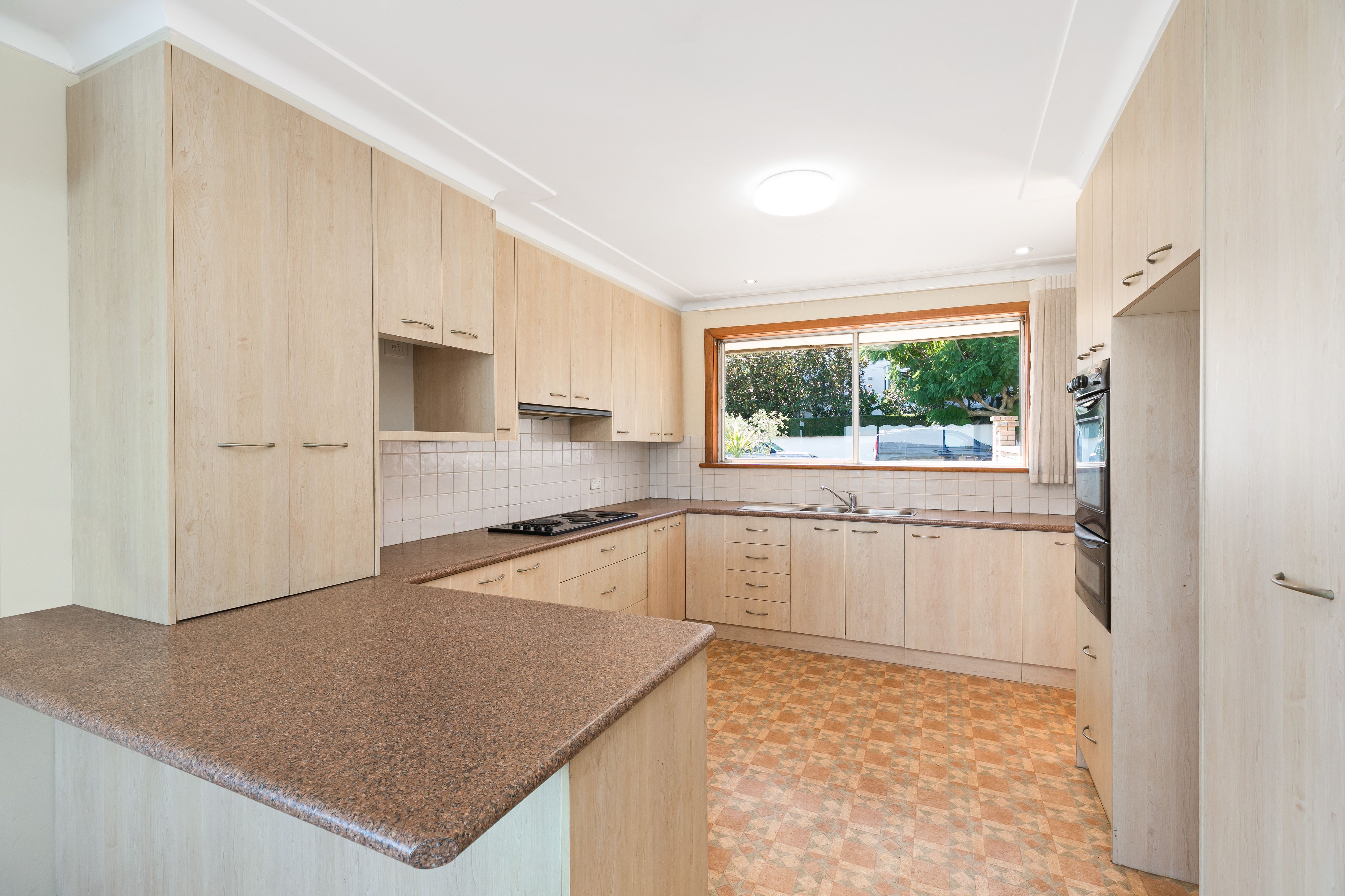 8 Loch Lomond Crescent BURRANEER 2230