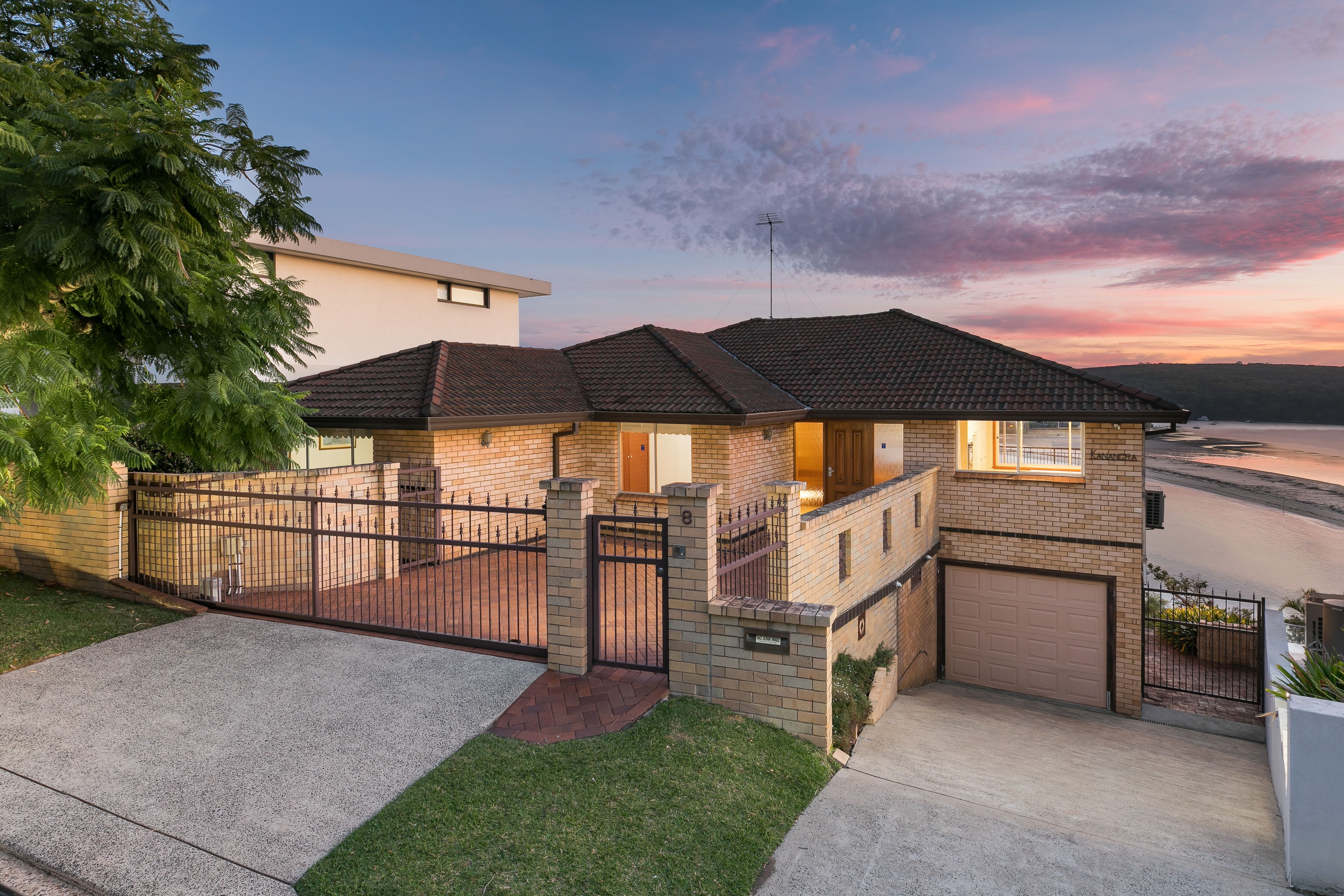 8 Loch Lomond Crescent BURRANEER 2230