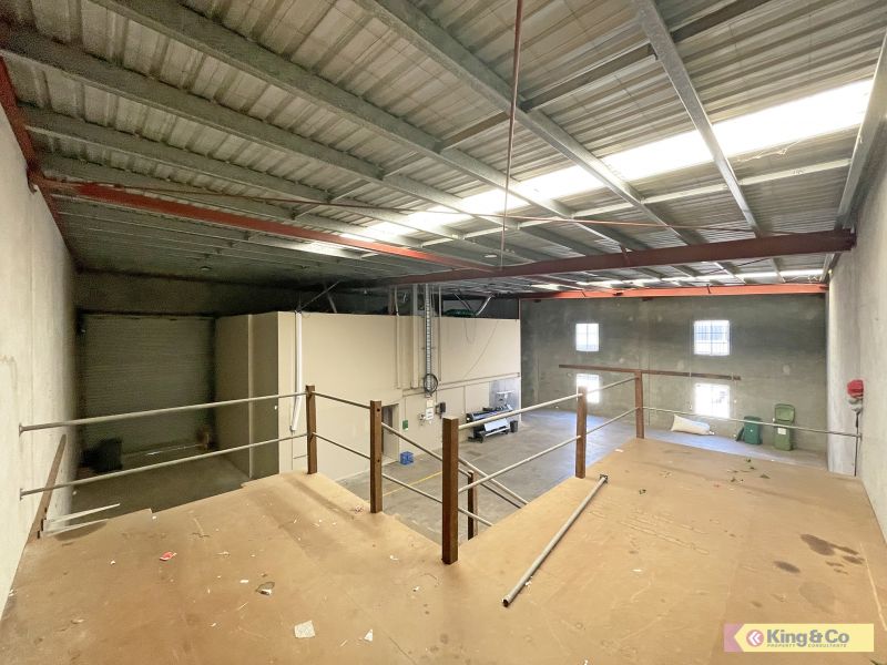 Outstanding Office/Warehouse Unit!