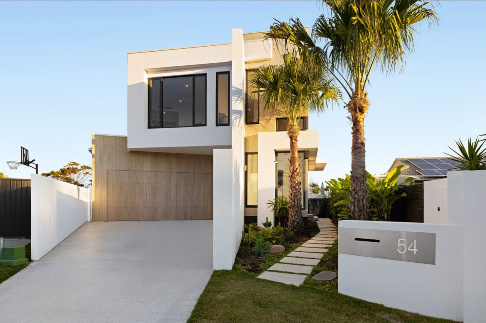 54 Gretel Drive, Mermaid Waters - Thumbnail 2