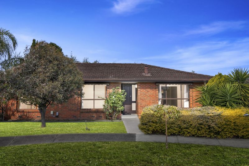 4 Forbes Court, Mill Park