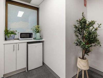 FULLY FITTED SPRING HILL MEDICAL !