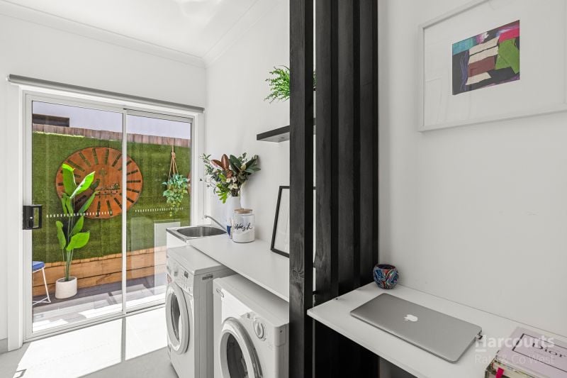 16 Dollarbird Drive, Deanside