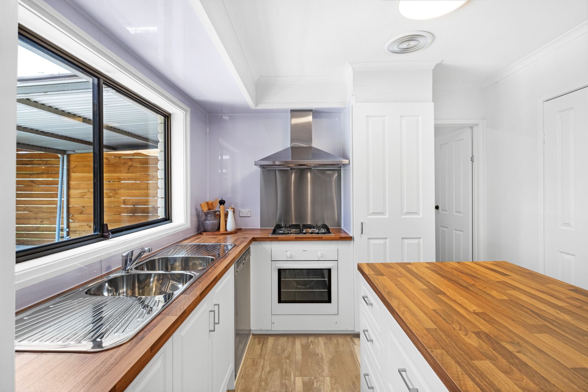 43 Churchill Court, Daisy Hill - Thumbnail 6