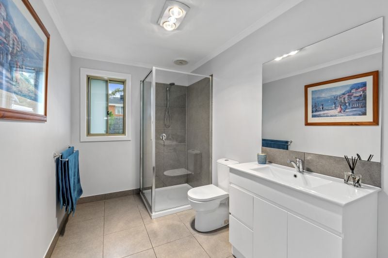 16 Middle Court, Thomastown