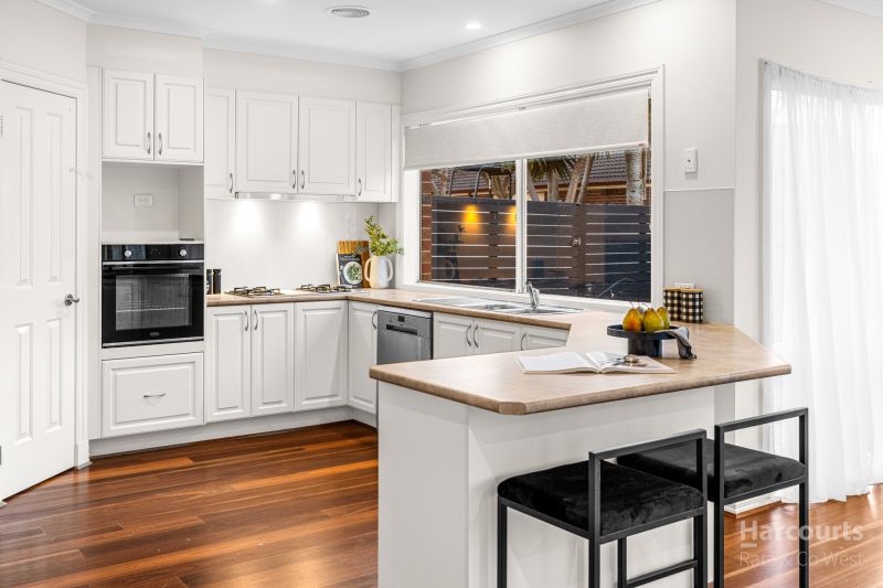 11 Macedon Close, Caroline Springs