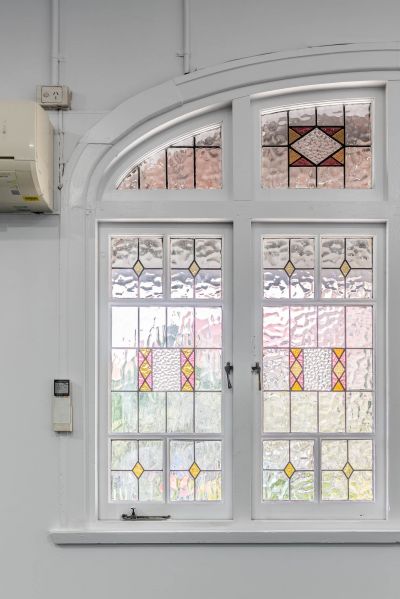 REFURBISHED OFFICE WITH CHARACTER FEATURES