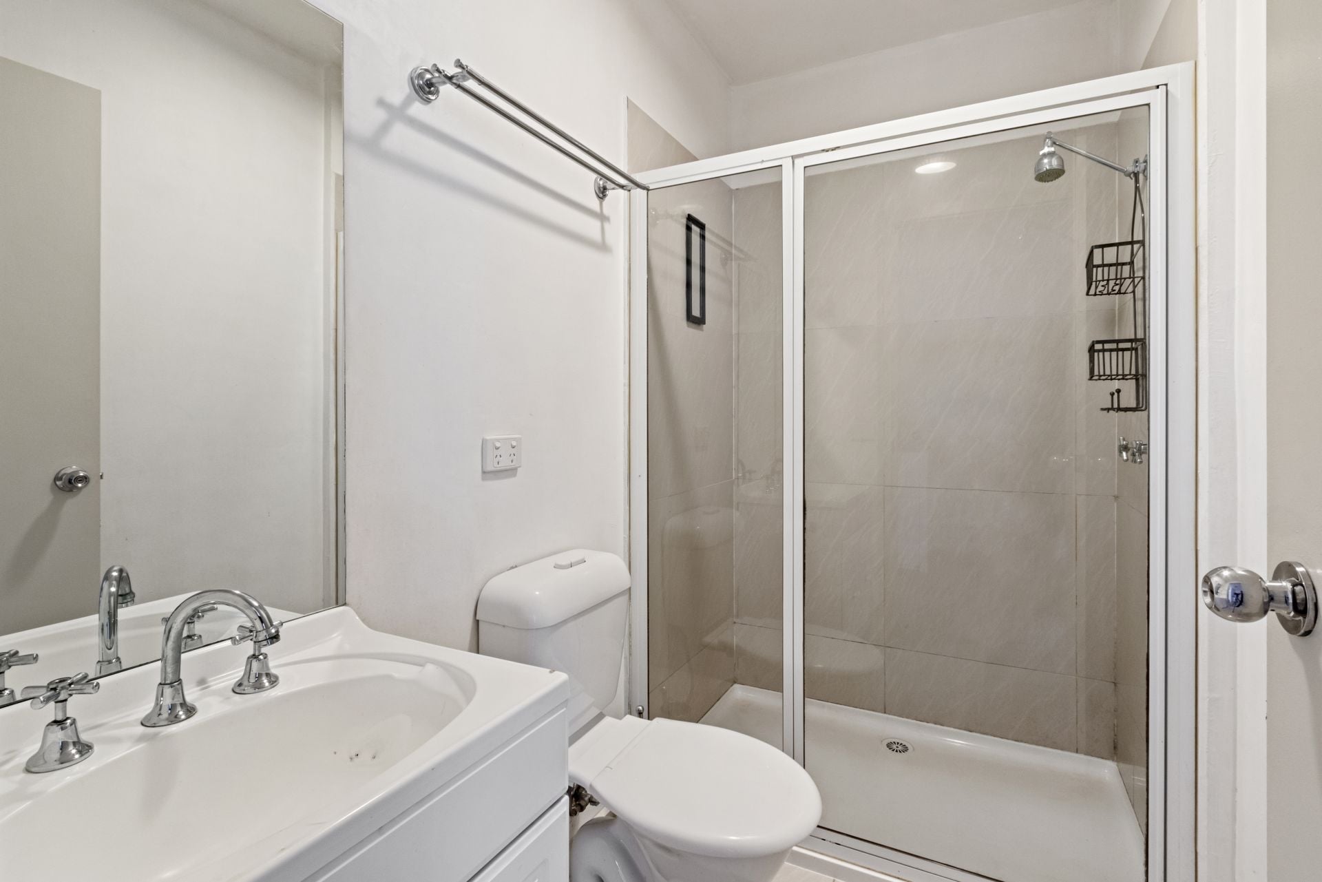 ONE BEDROOM STUDIO APARTMENT