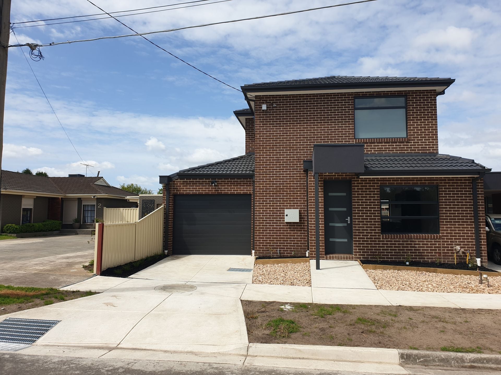 2 BEDROOM TOWNHOUSE