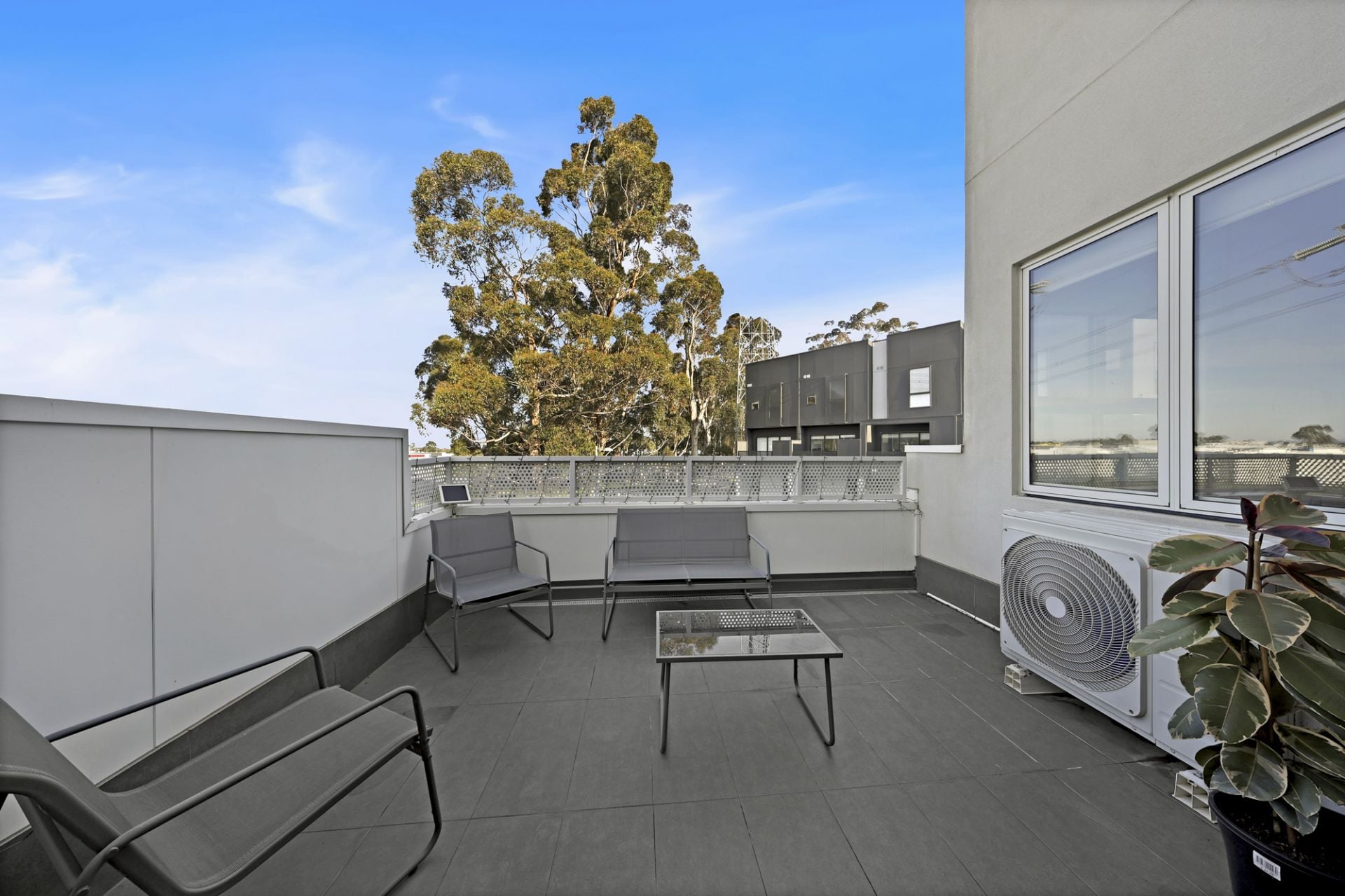 Modern 3-Level Townhouse in Prime South Morang Location