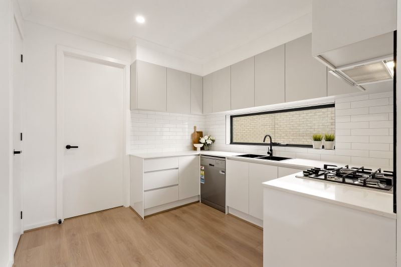 2/8 Evans Crescent, Reservoir