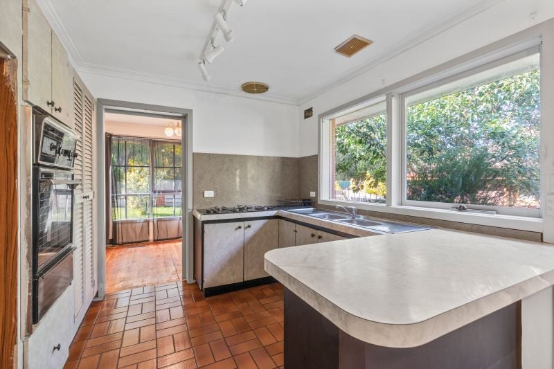 41 Warriparri Crescent, Greensborough