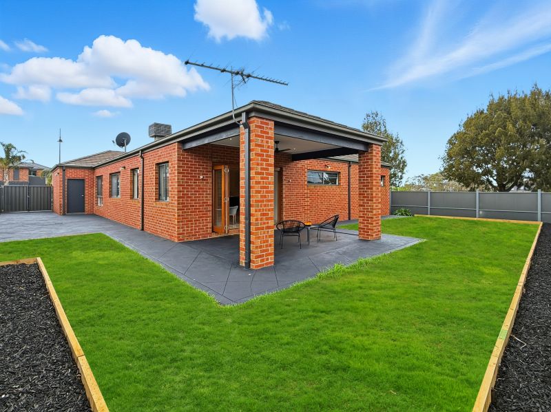 90 Hawkstowe Parade, South Morang