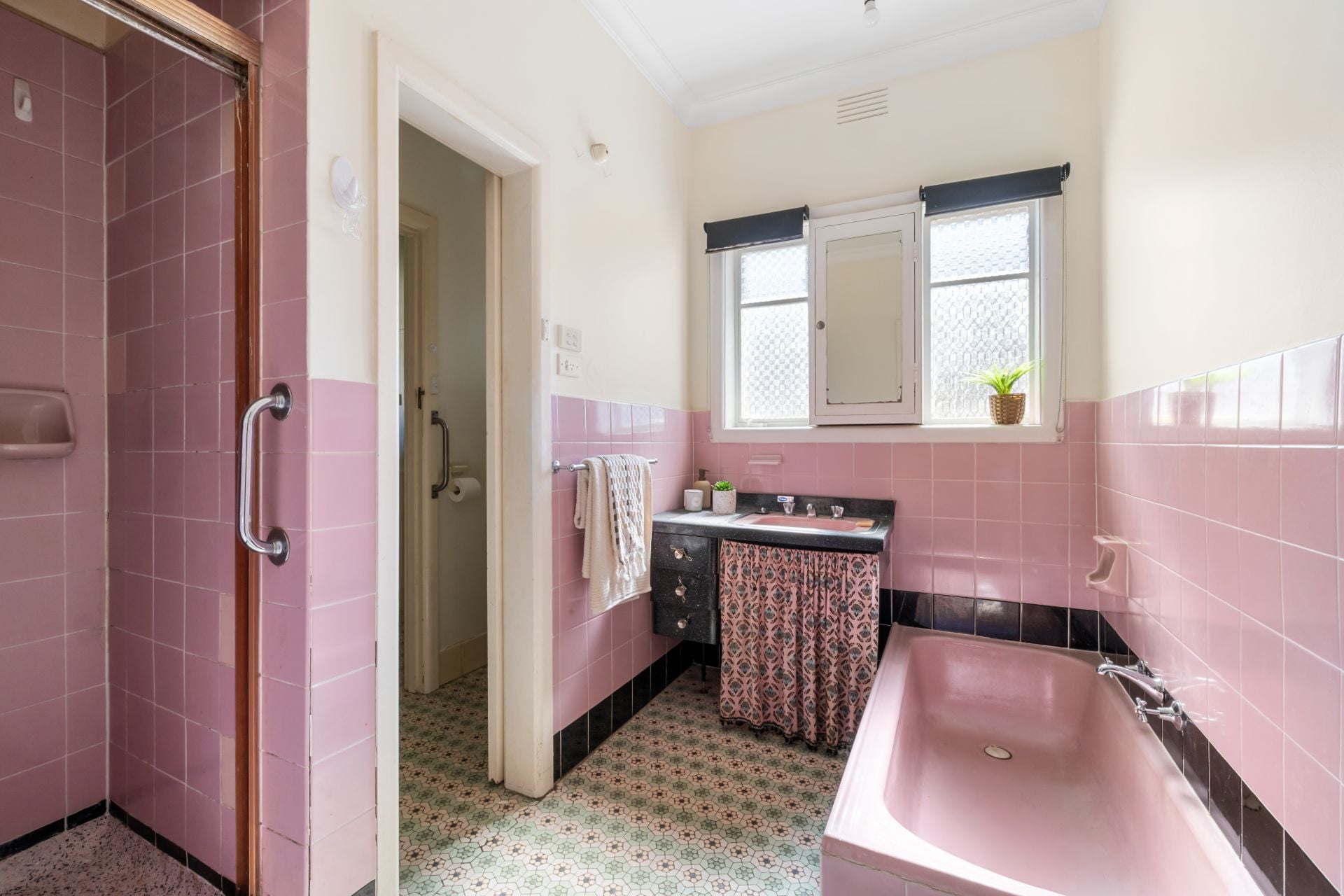 Comfortable Classic on 655m² (approx.) With Endless Potential