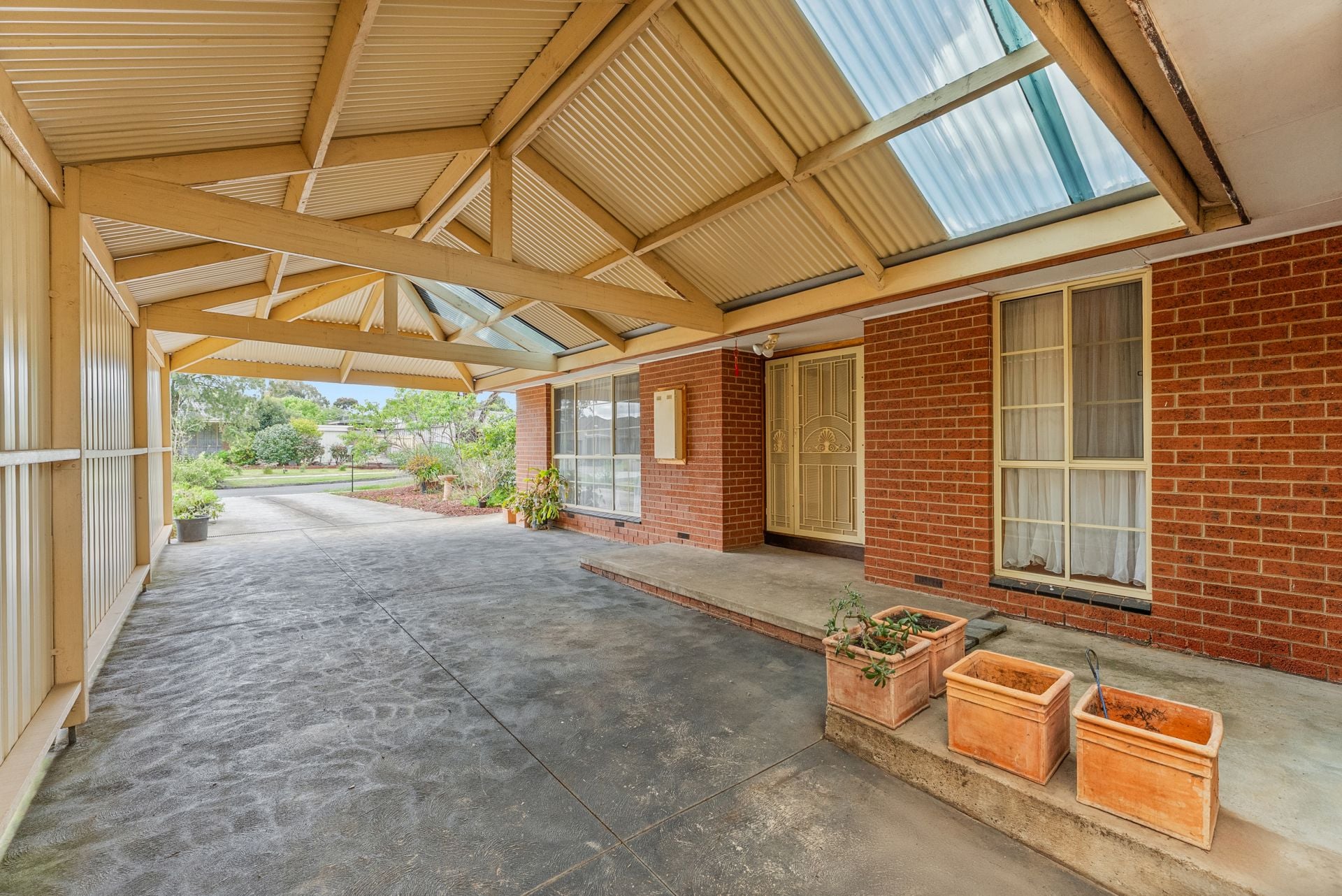 Comfortable, Convenient & Full of Potential in a Quiet Court