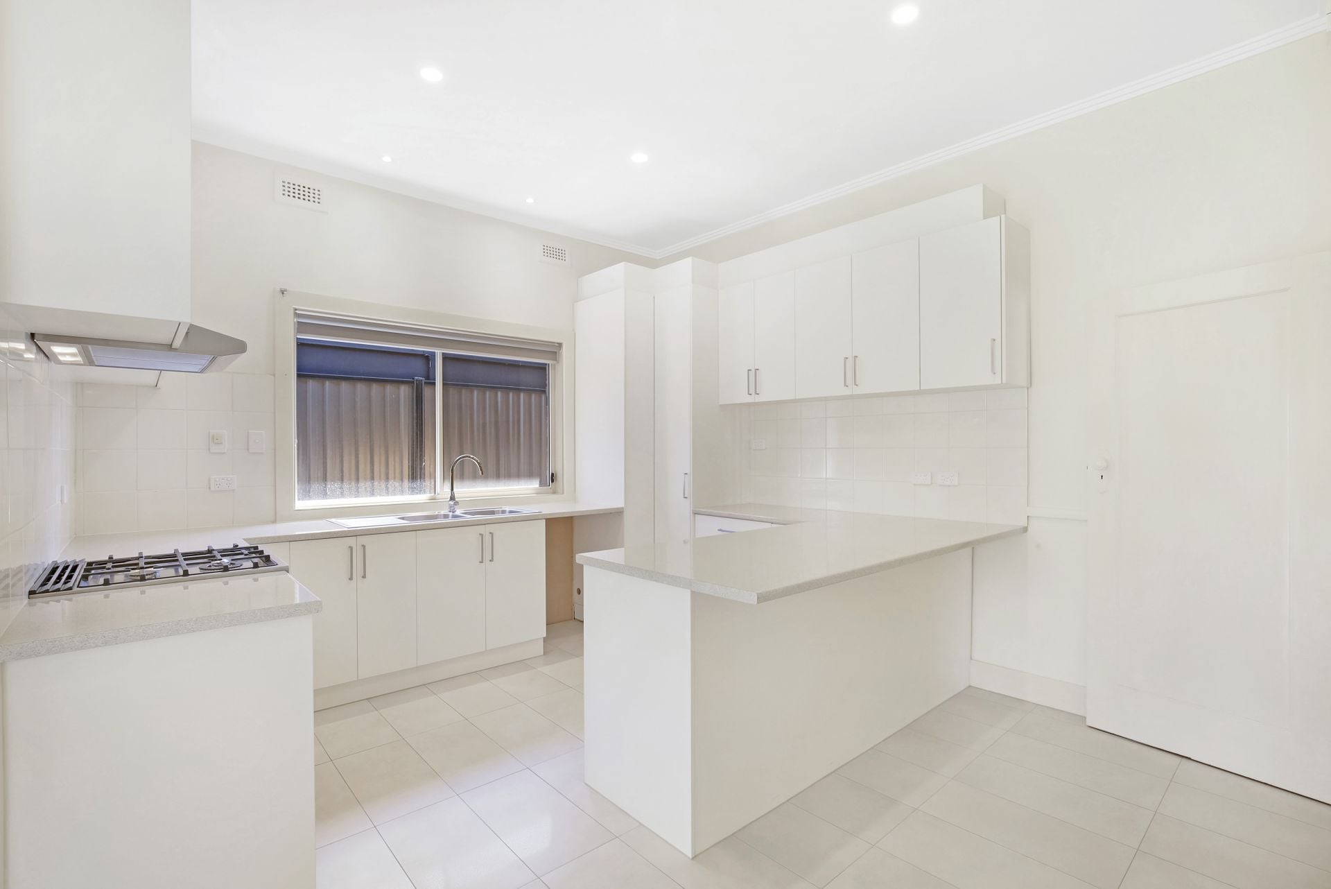 54 Royal Parade, Reservoir, Reservoir - Thumbnail 2