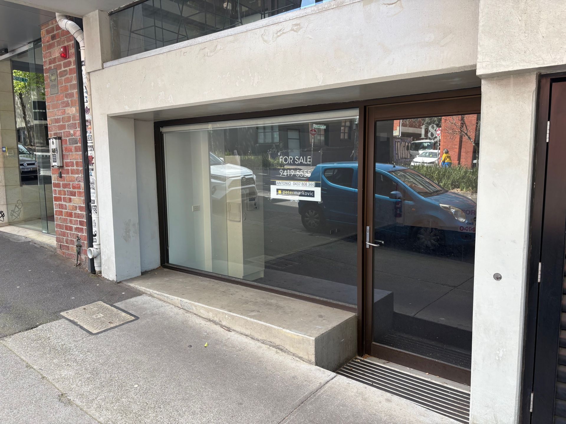 Street Frontage Office/Retail in sought after trendy Collingwood