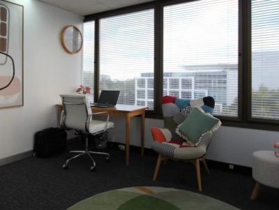 PRIME FRINGE OFFICE OPPORTUNITY!