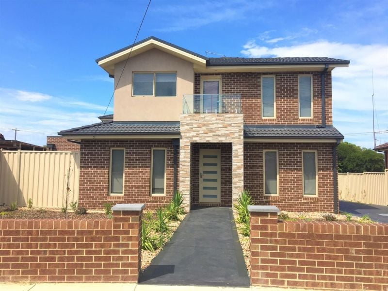 1/8 Edgewood Close, Thomastown