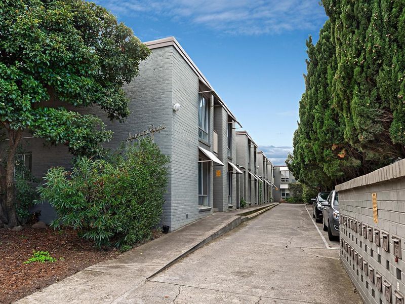 Charming One Bedroom Apartment in Prime Brunswick Location