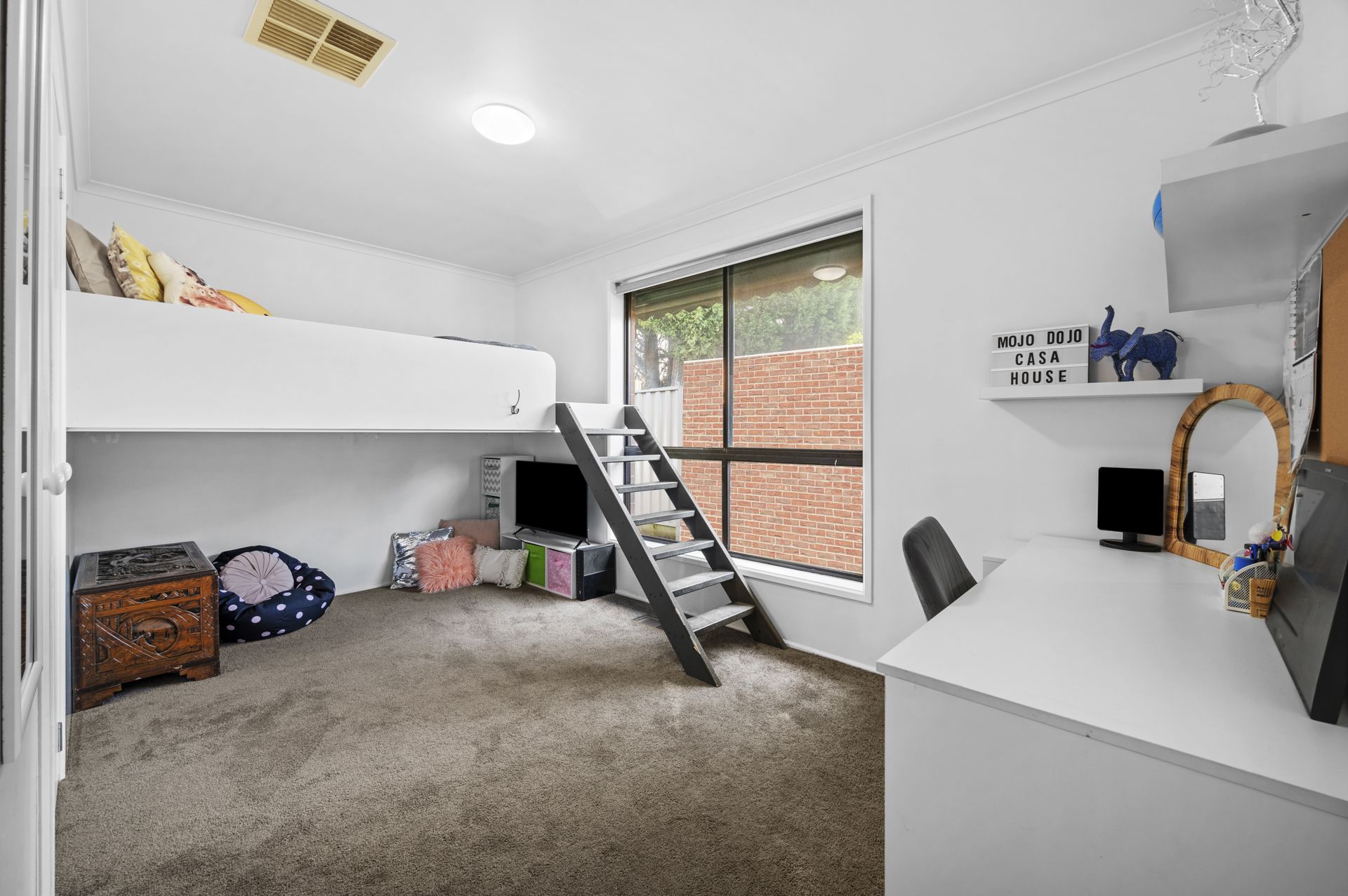 MODERN APPEAL - 5 BEDROOMS,  2 BATHROOMS