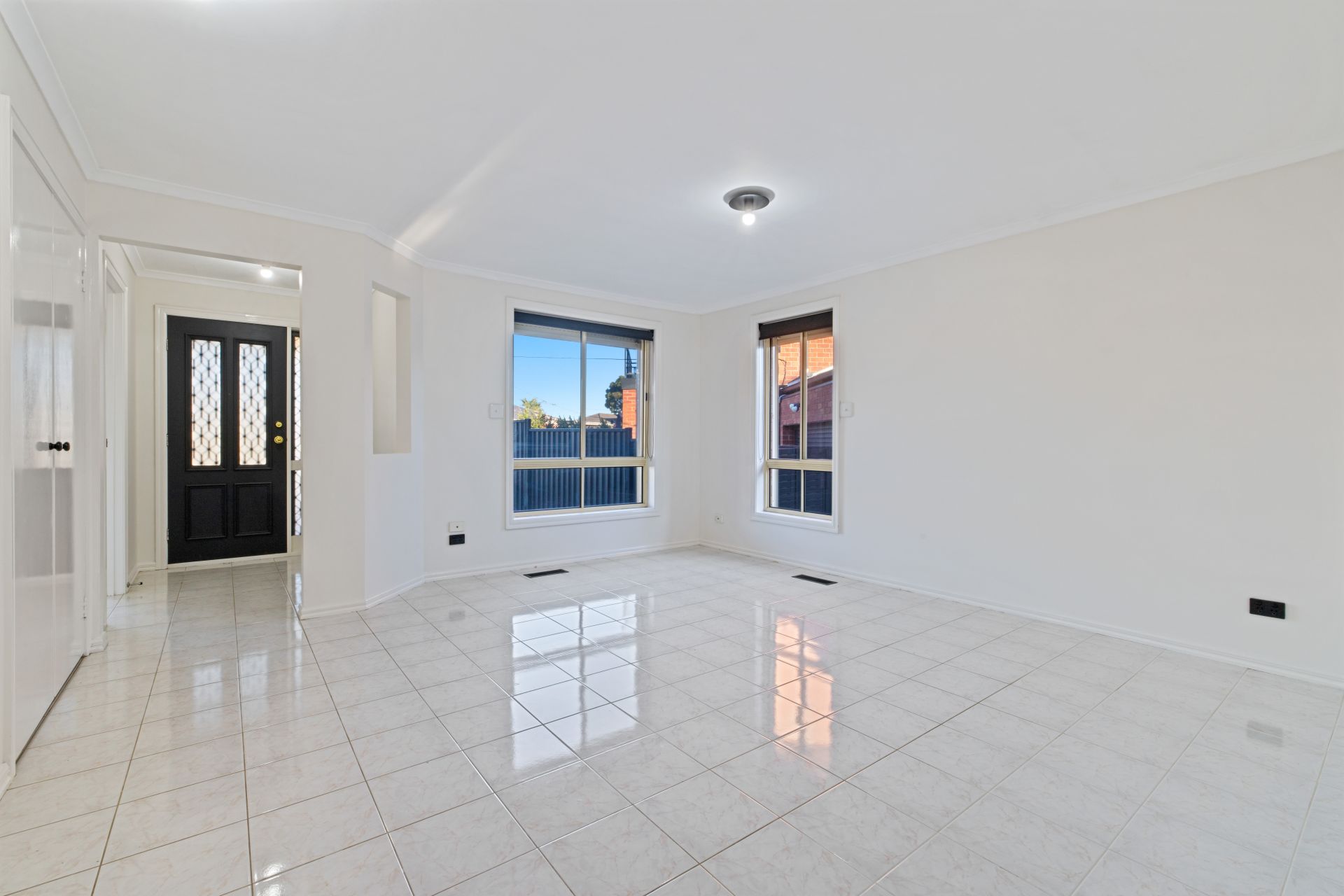 Immaculate Unit in a Peaceful Court Setting