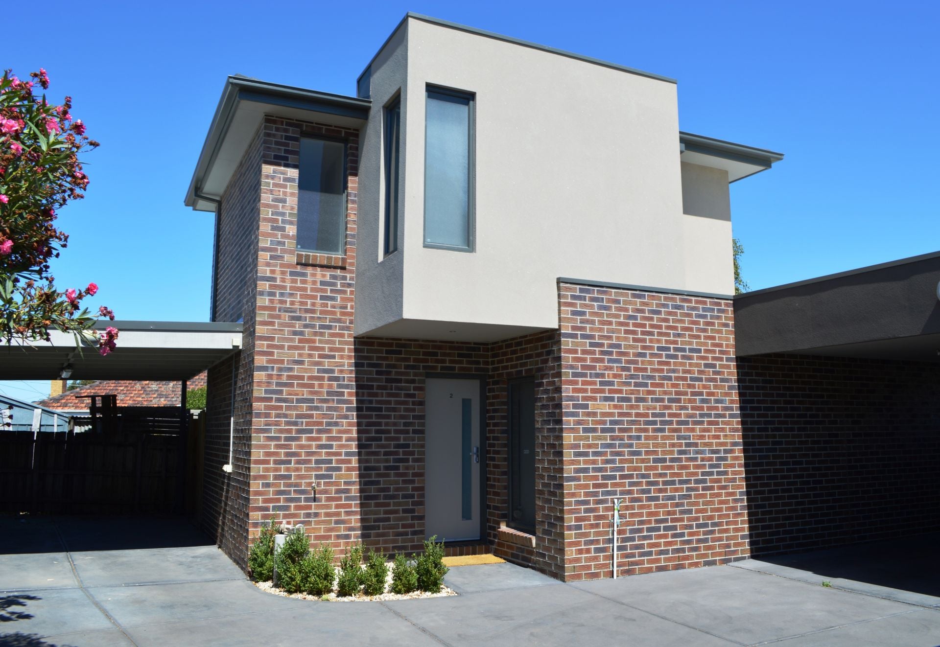 TOWNHOUSE NOT TO RESIST