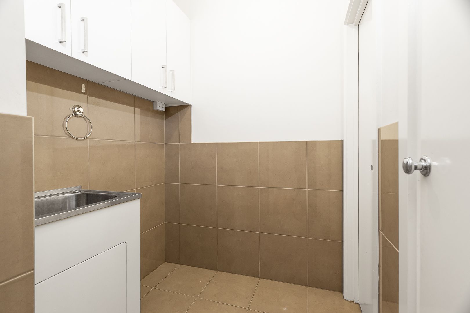 GREAT POSITION - 2 BEDROOM TOWNHOUSE
