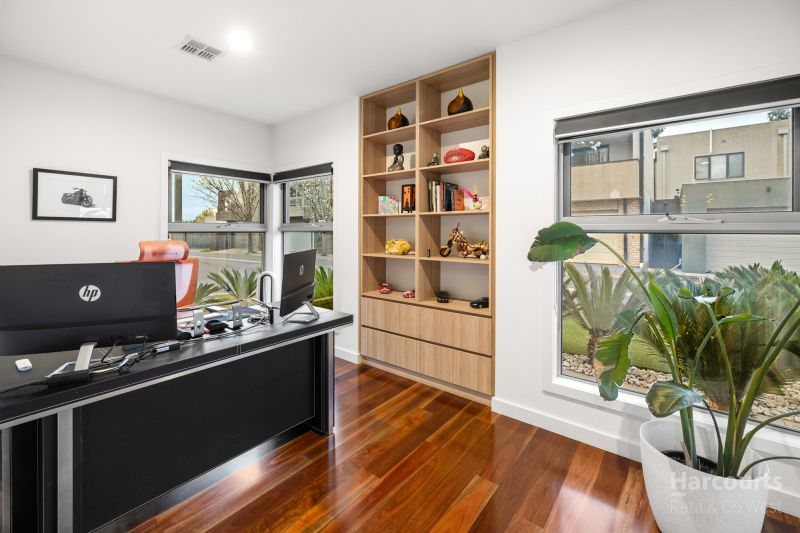 7 Waterview Walk, Caroline Springs