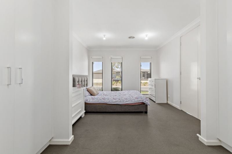 11 Atarhi Parade, Lalor