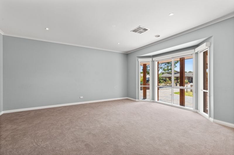 242 Flaxen Hills Road, Doreen