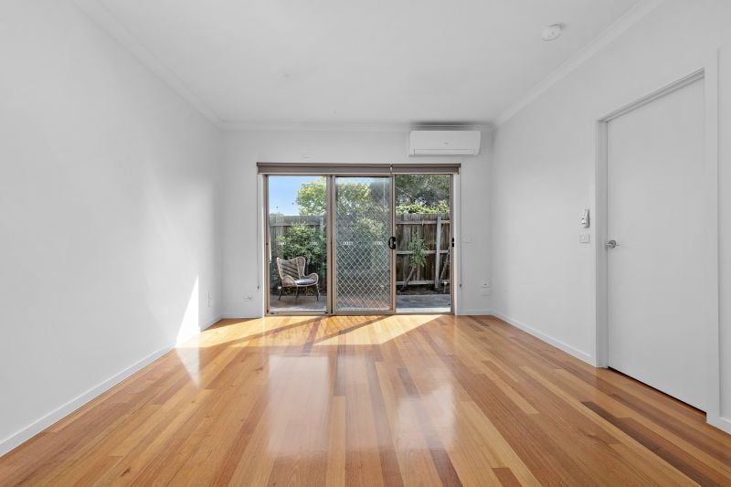 4/128 Rathcown Road, Reservoir