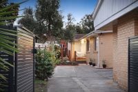 2/23 Yaralla Road, Bentleigh East VIC, Bentleigh East - Image 1