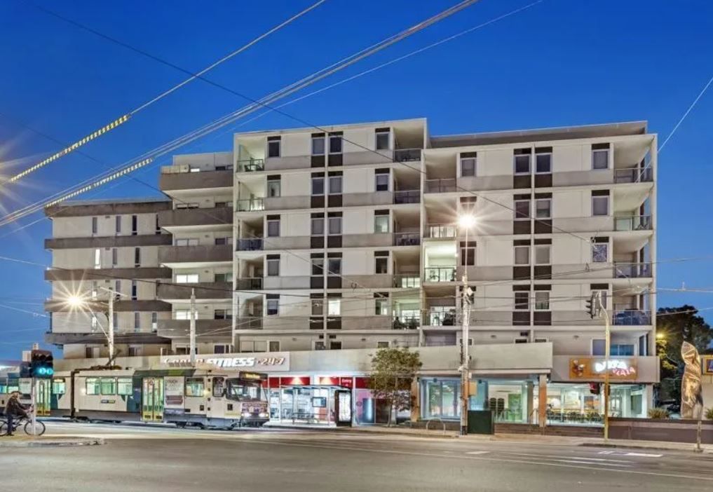 Modern 2-Bedroom Unit in Prime Plenty Road Location