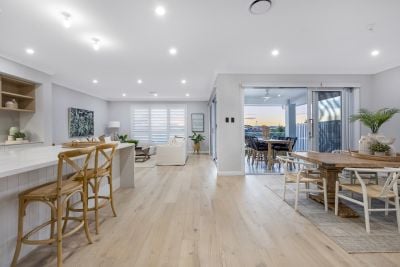 Discover Exclusive Waterfront Luxury - Premier Living in Hope Island