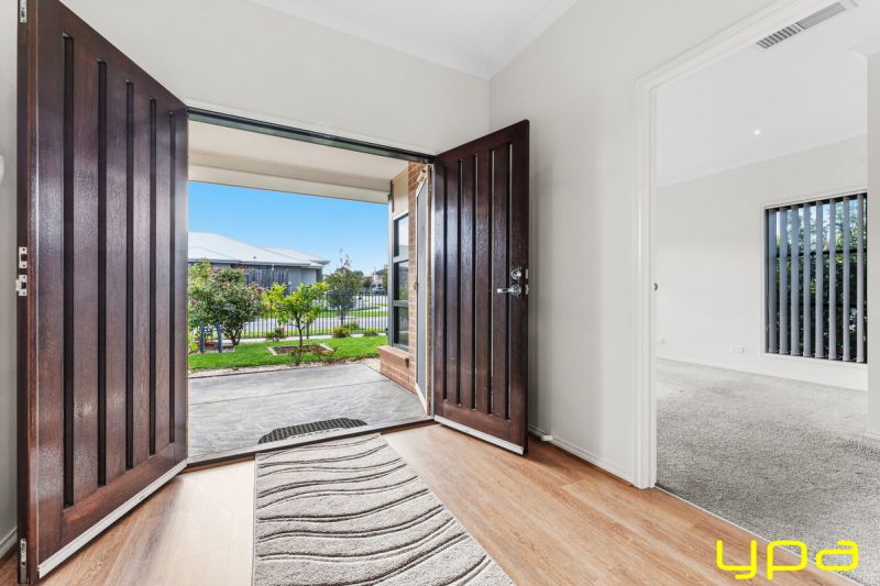 18 Dame Avenue Clyde North VIC, Clyde North - Thumbnail 3