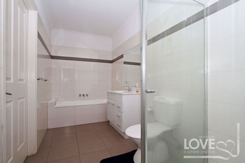 WALKING DISTANCE TO EPPING TRAIN STATION & PACIFIC EPPING!