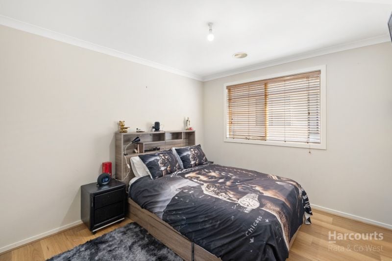 24 Maranoa Grove, Caroline Springs