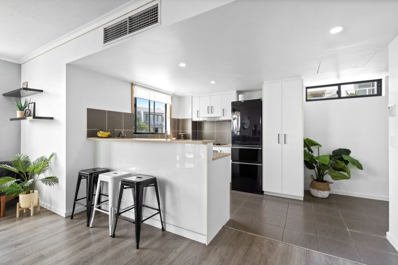 1104/1 Ocean Street, Burleigh Heads - Thumbnail 6