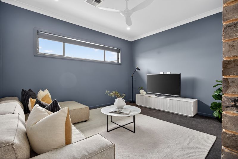 Immaculate Luxury: Seamless Indoor-Outdoor Living