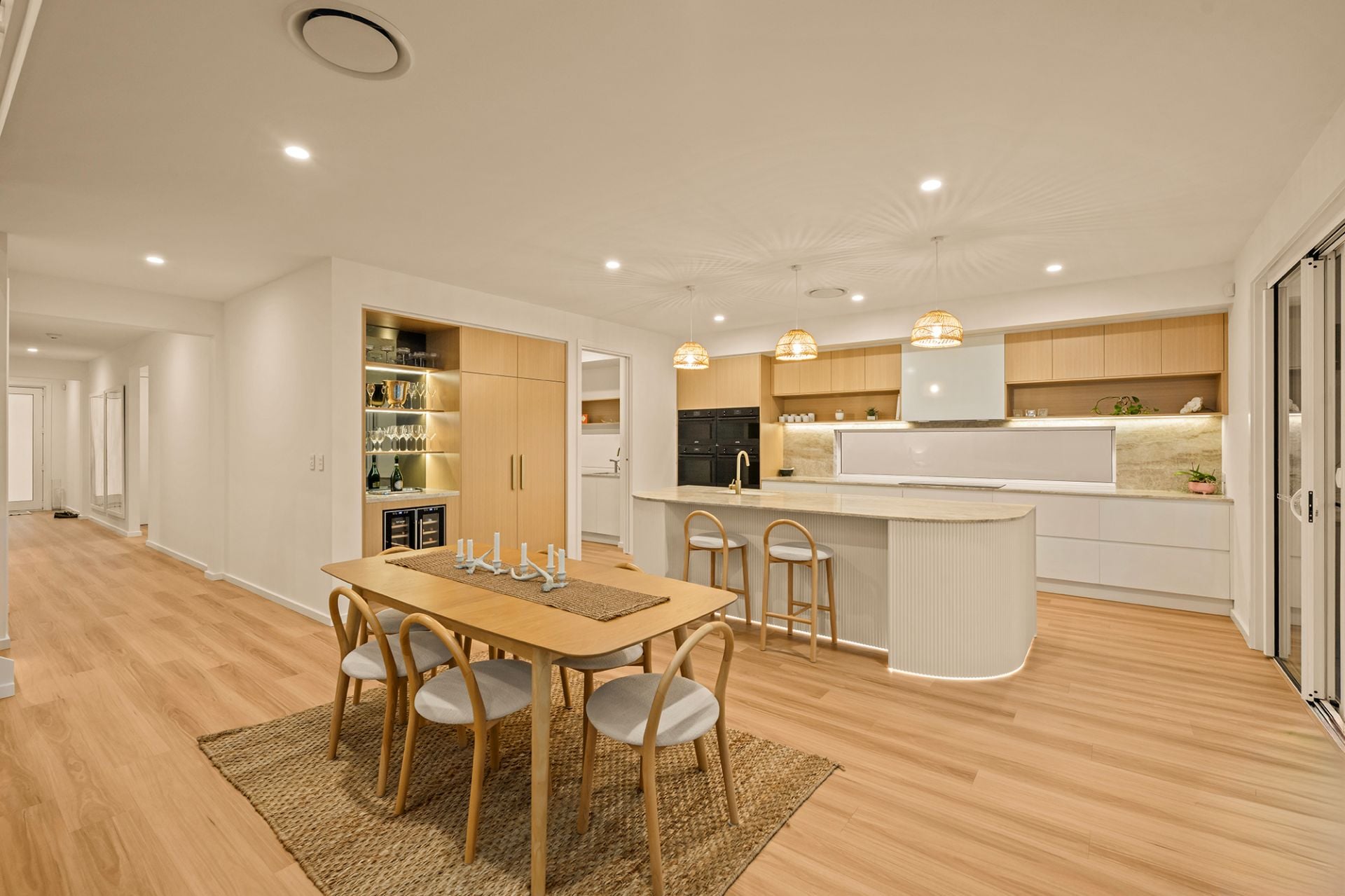 9221 Peter Senior Drive, Hope Island QLD 4212, Hope Island - Thumbnail 3