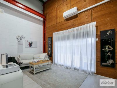 REFURBISHED CREATIVE OFFICE SPACE OFF STANLEY STREET!