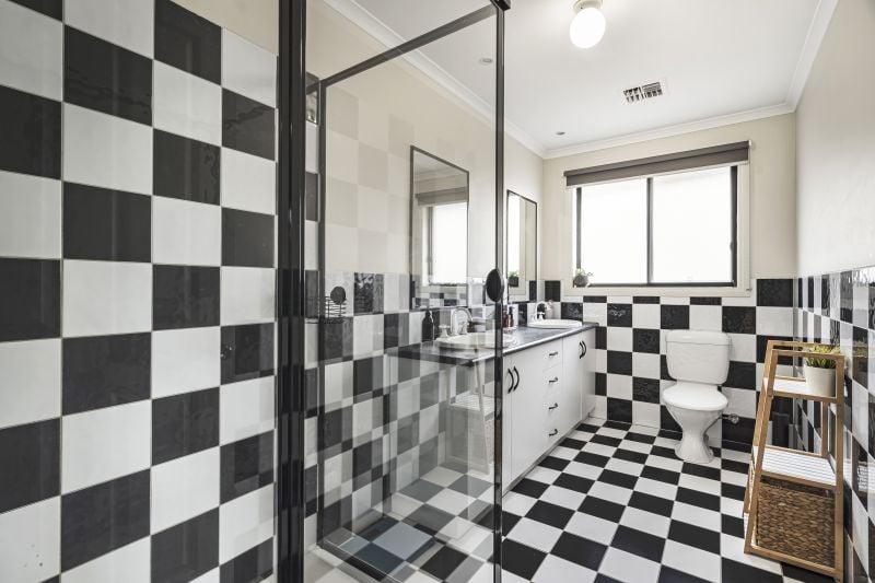 9 Benaroon Drive, Lalor