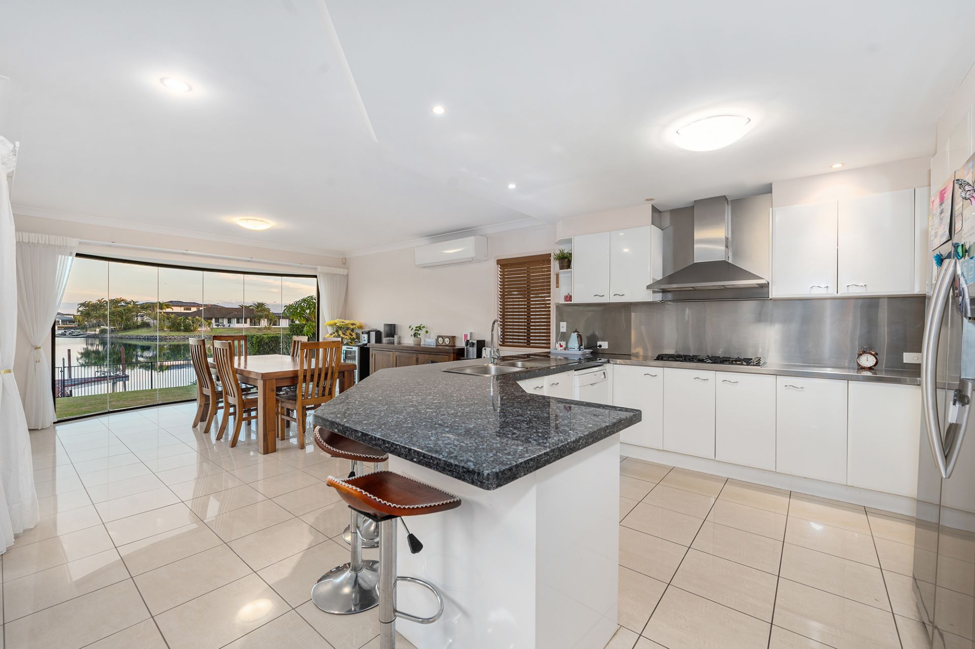 30 The Peninsula, Helensvale - Thumbnail 3