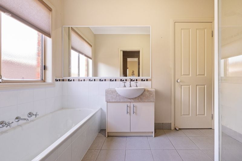 68 Oakview Parade, Caroline Springs