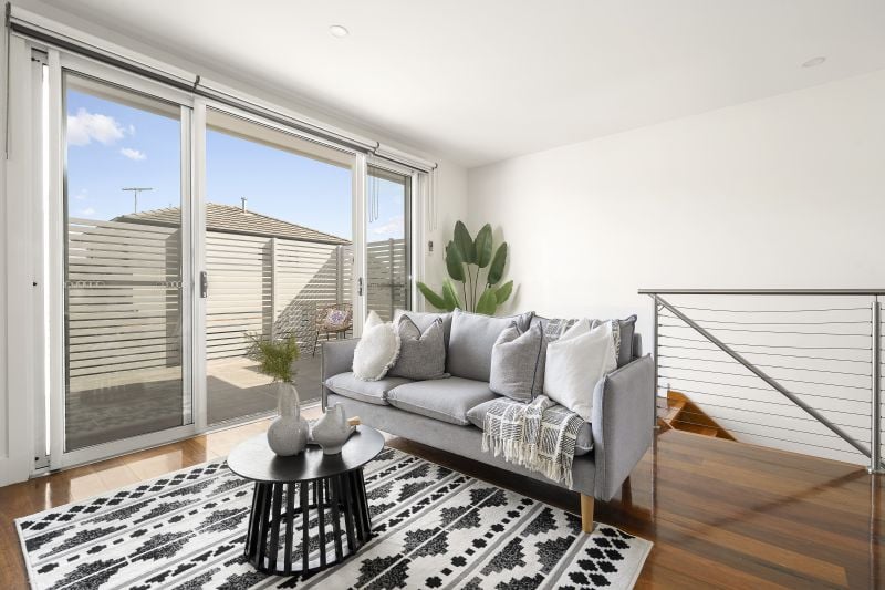 2/13 Erskine Avenue, Reservoir