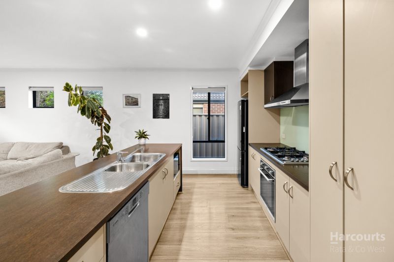 5 Cobaw Circuit, Caroline Springs